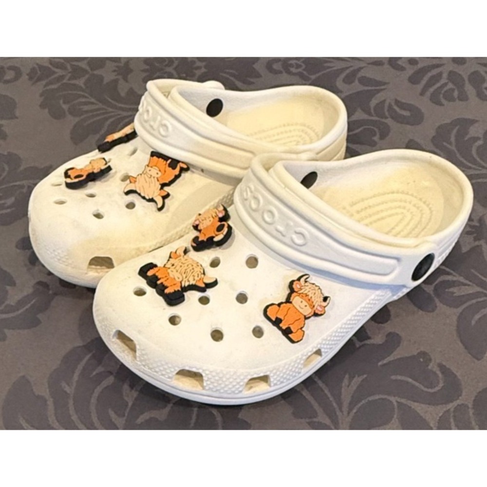 Crocs Classic Clogs Kids J2 White Cow Charms Cute Farm Western Animal Jibbitz